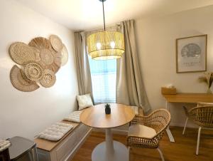 Boho 1-Bedroom BEACH Condo with Mid Size Parking, AC & Laundry - Walk 10min to BEACH!