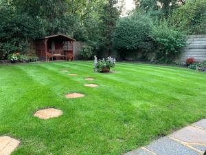 Egham - Lovely 4 Bedrooms Specious Furnished Property
