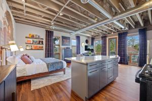 Fantastic Old Fourth Ward Studio