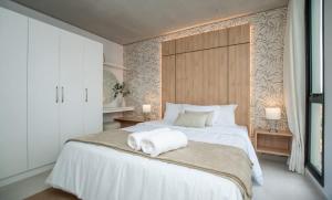 Luxury 2BR Apartment City Elegance with Pool & Gym