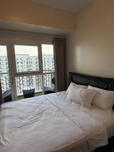 Luxury Spacious 3Bedrooms with Maids Room Bunkbed Massage Chair Bayview Free Pool & Parking Near Okada Manila Airports MOA Solaire