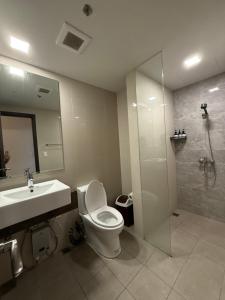 Luxury Spacious 3Bedrooms with Maids Room Bunkbed Massage Chair Bayview Free Pool & Parking Near Okada Manila Airports MOA Solaire