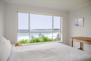 Surfers Lookout - Classic Beach Bungalow
