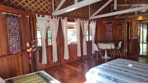 Maayun, Seaside Villa with Large Upper Veranda 7pax