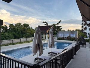 Studio condo oceanside - pools, gym, mini market