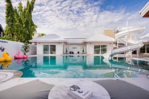 LABARIS LUXURY POOLVILLA WONGAMART BEACH 5 Bedroom