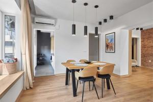 Luxury 2BD Apartment by the Sea Garden Entrance by Flat Mаnager