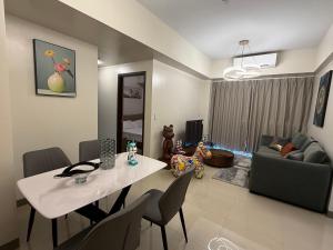 Modern Cozy 2BR Next to Okada Casino Manila Airsports MOA