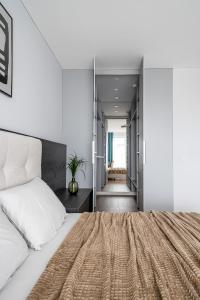 Ozas Bright 1bed, Work Desk, Quiet Yard, Bath, Private Parking