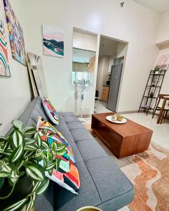 One Bedroom with Queen bed,sofa bed and wifi at One Uptown Residences, BGC, Taguig