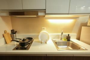 Affordable 1BR Makati with fast wi-fi and Netflix