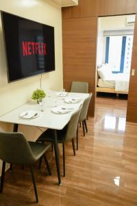 Affordable 1BR Makati with fast wi-fi and Netflix