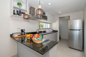 Marlin Luke 201 Cinthia Gauto 2BRParadise Dream kitchen garaje