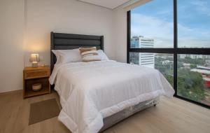 Stylish Studio Pool Gym & City Views