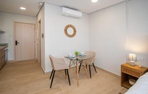 Stylish Studio Pool Gym & City Views