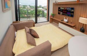 Stylish 1BR Pool & Gym Near Top Malls