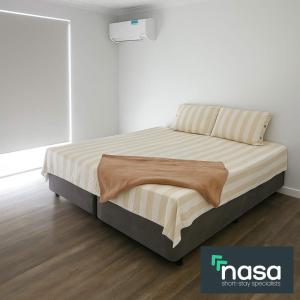 Large Baldivis Stay with a bathroom in each room