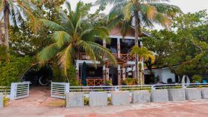 The Leis Hotel and Beach Resort
