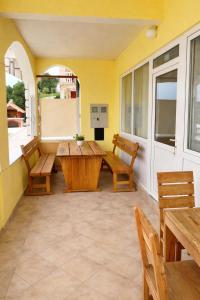 Seafront Island Paradise - Emily 3