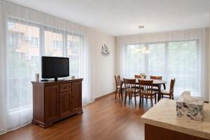 Spacious 1BR w Pool | Free Parking & Terrace