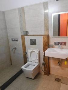 Indian Hotel 26 Near Medanta Hospital