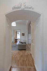 Dynasty Apartment - 3 bdrms, central location