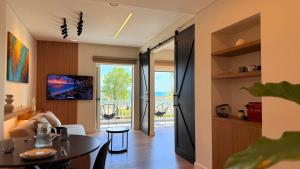 WALK2BEACH Riviera Beachfront Studio - Steps to Yabanaki Varkiza