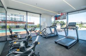 Prime Location 1BR apt Steps from Mall