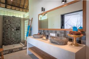 Villa Bayu - exclusive villa with infinity pool, wellness pavilion, panoramic ocean view & full service