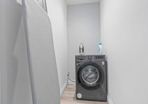 New! Sleeps 6-Free Parking-Long stays-Contractors