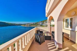 Luxury 2 etage apartment with private heated pool