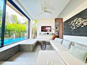 Golden Fish Villa - Tropical Modern Living