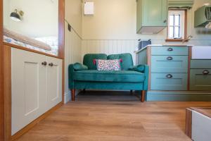 Willows Nest Cosy Shepherds Hut Near Swanage