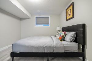 Cozy new 2BD Bsmt suite, near UoC, SAIT, Downtown, sleep 5