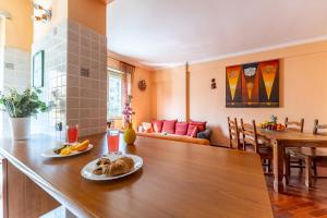 Hostly Einstein Sunny Apartment with Balcony
