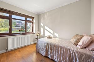 6 Bed Spacious Home in Wembley Great for Families