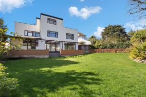 6 Bed Spacious Home in Wembley Great for Families