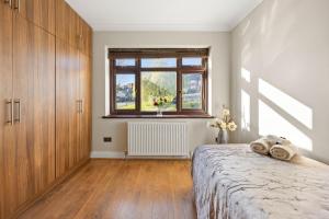 6 Bed Spacious Home in Wembley Great for Families