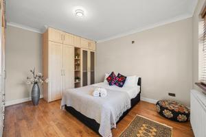 6 Bed Spacious Home in Wembley Great for Families