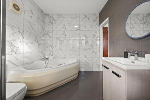 6 Bed Spacious Home in Wembley Great for Families