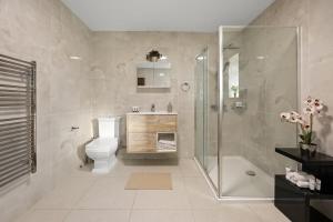 6 Bed Spacious Home in Wembley Great for Families