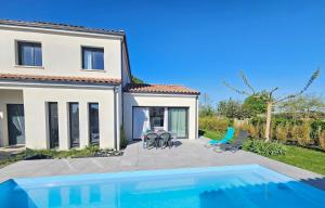Maison Spacieuse Climatisée avec Jardin 2 PKG et Piscine