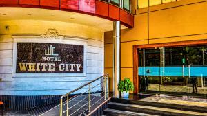 Hotel White City
