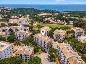 PineSun Park- Swimming pool- Beach 700m by AlgarStays