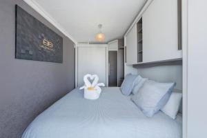 Panoramic Sea View Top-Floor Waterfront Apartment