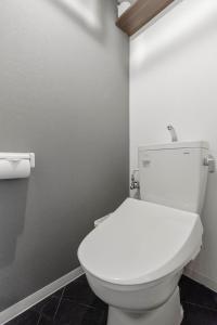 Walk to Dotonbori & Shinsaibashi! Cozy Apartment for Groups of 5