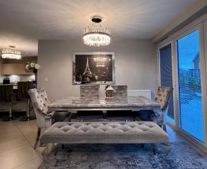 Luxury Durham Home in DH1, Free Parking, No Fees