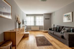 The Small House - Elie