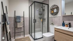 Large 7 Bedroom House, Ideal Location, Wi-Fi