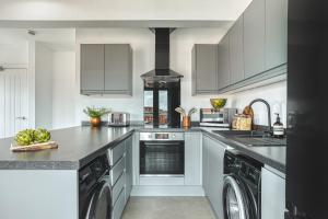 6 Bedroom Apartment Downtown Groups